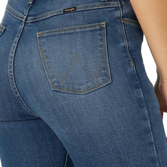 Wrangler High Rise Kick‎ Flare Crop Frayed Hem Jeans - Picture 2 of 12